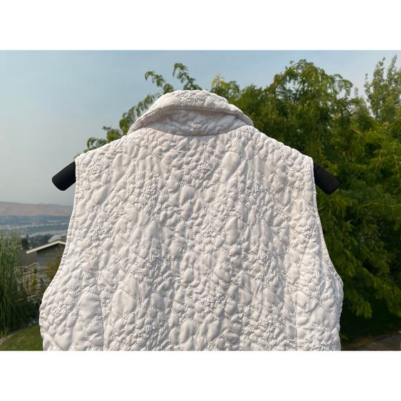 Christopher & Banks Vest White Quilted Zip Front Size Medium - Picture 6 of 6